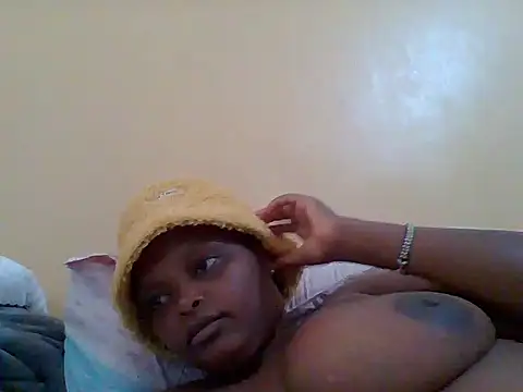 Snapshot of Sexxy-Shie chatting on 02.11.25 Sexxy-Shie online show from 02.11.25