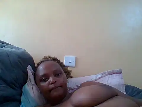 Snapshot of Sexxy-Shie chatting on 03.08.25 Sexxy-Shie online show from 03.08.25