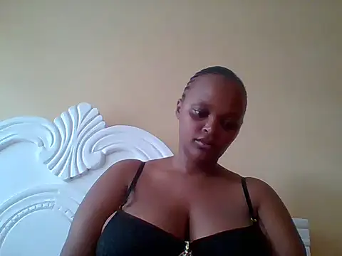 Snapshot of Sexxy-Shie chatting on 10.17.25 Sexxy-Shie online show from 10.17.25