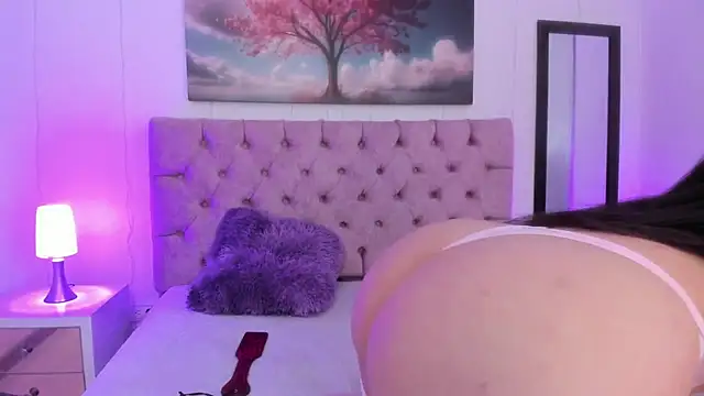 Julianaa Castro  online show from 01.20.25