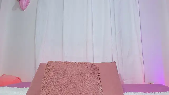 Snapshot of emy_colee chatting on 07.11.26 emy colee online show from 07.11.26