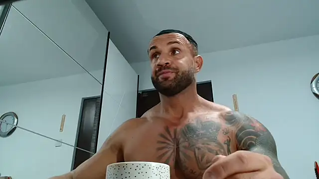 Snapshot of Magnificmuscles89 chatting on 04.20.26 Magnificmuscles89 online show from 04.20.26
