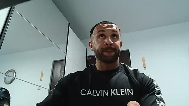 Snapshot of Magnificmuscles89 chatting on 04.23.26 Magnificmuscles89 online show from 04.23.26