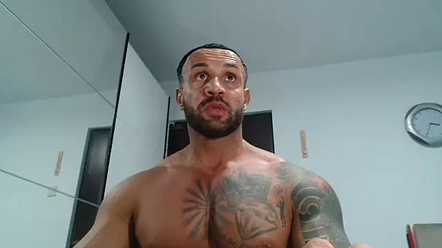 Snapshot of Magnificmuscles89 chatting on 04.26.26 Magnificmuscles89 online show from 04.26.26