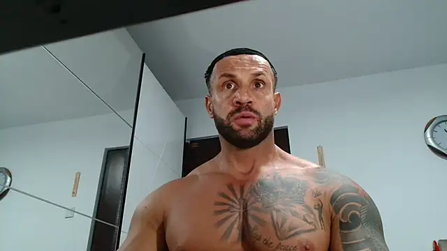 Snapshot of Magnificmuscles89 chatting on 05.08.26 Magnificmuscles89 online show from 05.08.26