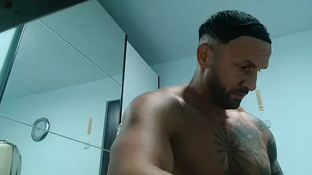 Snapshot of Magnificmuscles89 chatting on 05.19.26 Magnificmuscles89 online show from 05.19.26