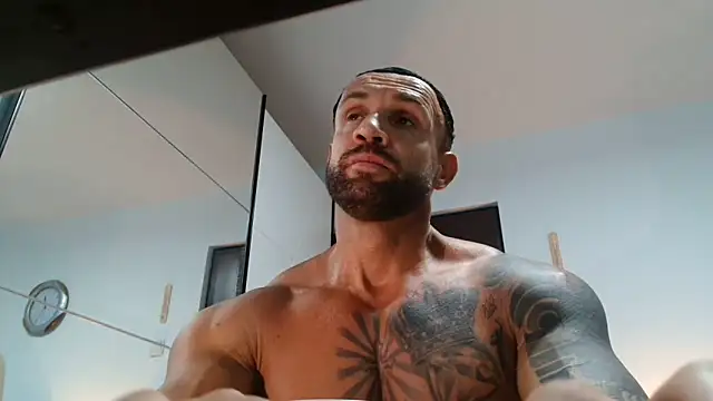 Snapshot of Magnificmuscles89 chatting on 05.24.26 Magnificmuscles89 online show from 05.24.26