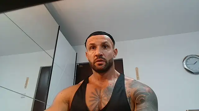 Snapshot of Magnificmuscles89 chatting on 05.27.26 Magnificmuscles89 online show from 05.27.26