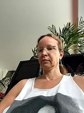 Snapshot of AnnikaRose chatting on 09.10.25 AnnikaRose online show from 09.10.25