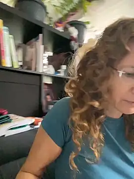 Snapshot of AnnikaRose chatting on 10.30.25 AnnikaRose online show from 10.30.25