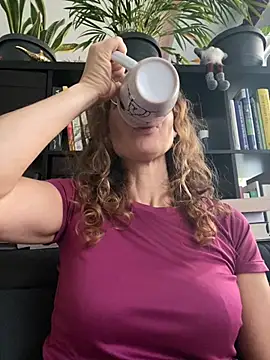 Snapshot of AnnikaRose chatting on 11.07.25 AnnikaRose online show from 11.07.25