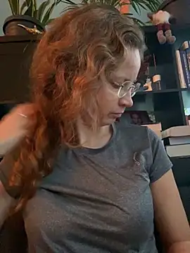 Snapshot of AnnikaRose chatting on 11.10.25 AnnikaRose online show from 11.10.25