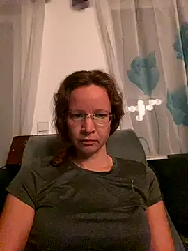 Snapshot of AnnikaRose chatting on 11.19.25 AnnikaRose online show from 11.19.25