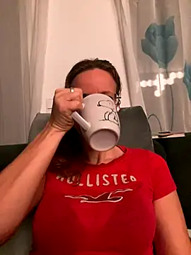 Snapshot of AnnikaRose chatting on 12.04.25 AnnikaRose online show from 12.04.25