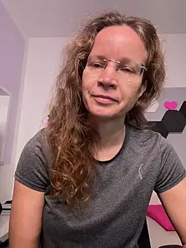 Snapshot of AnnikaRose chatting on 12.19.25 AnnikaRose online show from 12.19.25