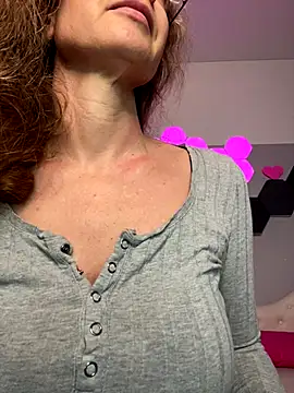 Snapshot of AnnikaRose chatting on 12.21.25 AnnikaRose online show from 12.21.25