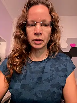 Snapshot of AnnikaRose chatting on 12.22.25 AnnikaRose online show from 12.22.25