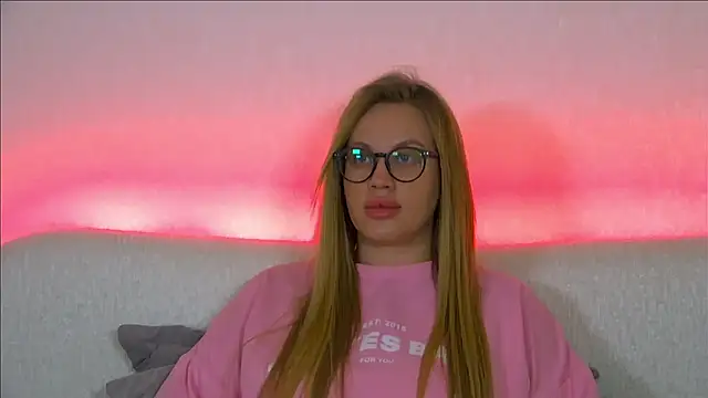 Snapshot of MariaNeumann chatting on 01.26.25 MariaNeumann online show from 01.26.25