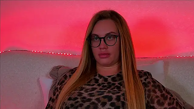 Snapshot of MariaNeumann chatting on 02.11.25 MariaNeumann online show from 02.11.25