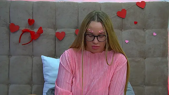 Snapshot of MariaNeumann chatting on 02.15.25 MariaNeumann online show from 02.15.25