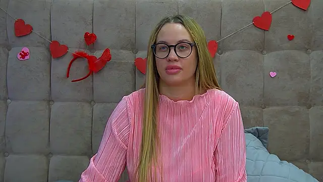 Snapshot of MariaNeumann chatting on 02.15.25 MariaNeumann online show from 02.15.25