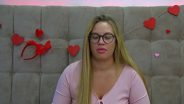 Snapshot of MariaNeumann chatting on 02.16.25 MariaNeumann online show from 02.16.25