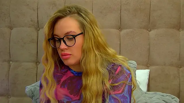 Snapshot of MariaNeumann chatting on 03.07.25 MariaNeumann online show from 03.07.25