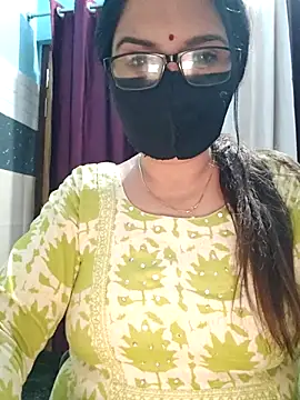 Snapshot of Aishwaryaa_69 chatting on 10.29.25 Aishwaryaa 69 online show from 10.29.25