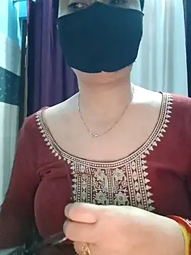 Snapshot of Aishwaryaa_69 chatting on 10.30.25 Aishwaryaa 69 online show from 10.30.25