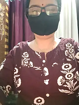 Snapshot of Aishwaryaa_69 chatting on 10.31.25 Aishwaryaa 69 online show from 10.31.25