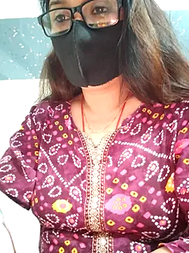 Snapshot of Aishwaryaa_69 chatting on 11.17.25 Aishwaryaa 69 online show from 11.17.25