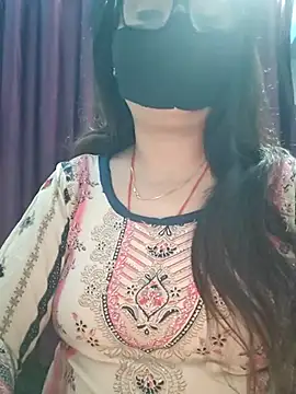 Snapshot of Aishwaryaa_69 chatting on 11.19.25 Aishwaryaa 69 online show from 11.19.25