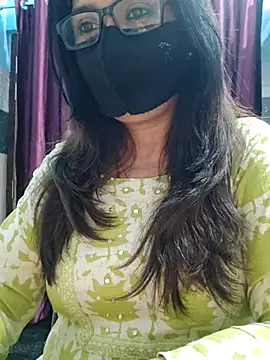 Snapshot of Aishwaryaa_69 chatting on 12.15.25 Aishwaryaa 69 online show from 12.15.25