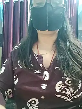 Snapshot of Aishwaryaa_69 chatting on 12.17.25 Aishwaryaa 69 online show from 12.17.25