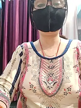 Snapshot of Aishwaryaa_69 chatting on 12.23.25 Aishwaryaa 69 online show from 12.23.25