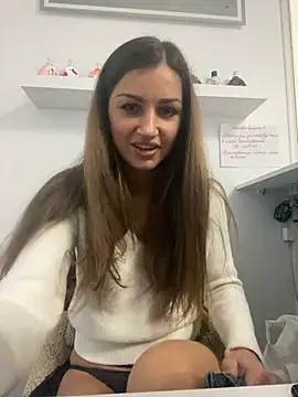 Snapshot of Lanaa19 chatting on 12.15.24 Lanaa19 online show from 12.15.24