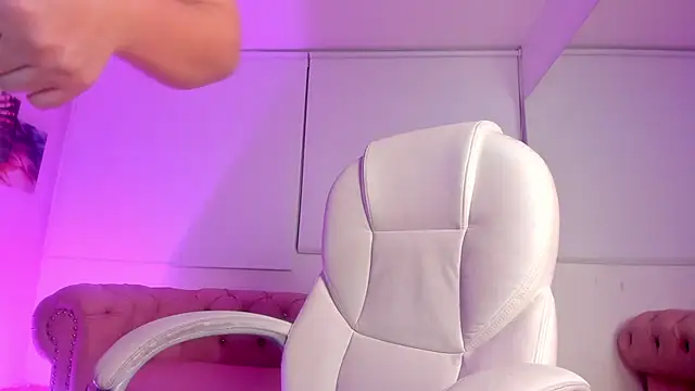 Giia paiige18 online show from 03.08.25