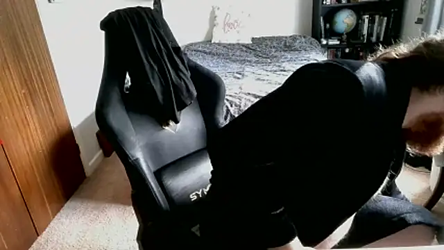 Hairy Guy30 online show from 04.13.26