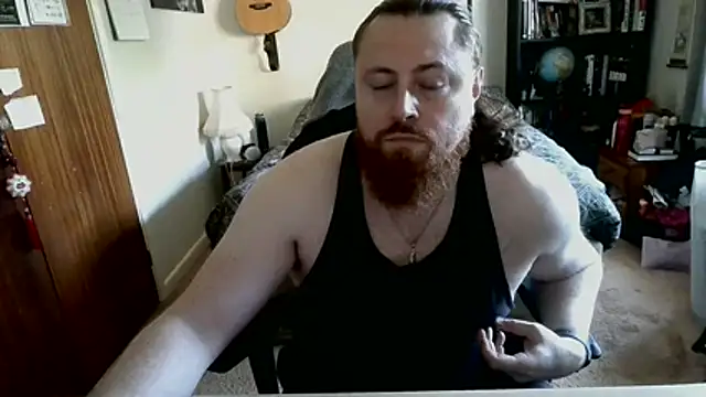 Snapshot of Hairy_Guy30 chatting on 06.12.26 Hairy Guy30 online show from 06.12.26
