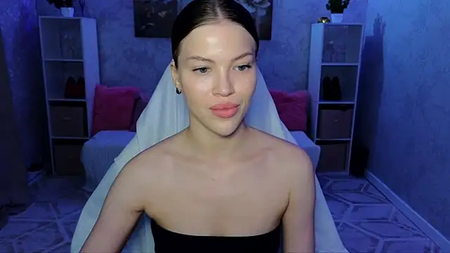 Snapshot of EmmyMills chatting on 06.28.26 EmmyMills online show from 06.28.26