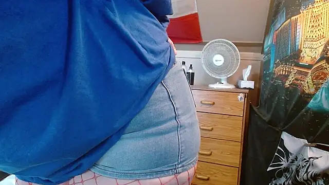 Snapshot of cosmicjones chatting on 06.18.26 cosmicjones online show from 06.18.26