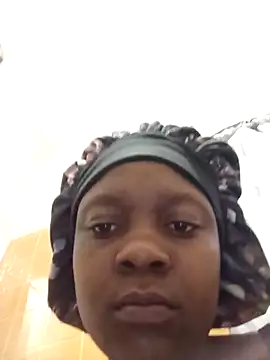 Snapshot of mloghyfsa chatting on 12.02.25 mloghyfsa online show from 12.02.25