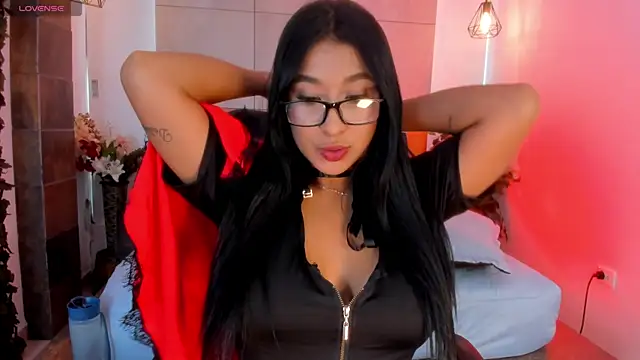 Snapshot of BellaHarllow chatting on 06.27.26 BellaHarllow online show from 06.27.26
