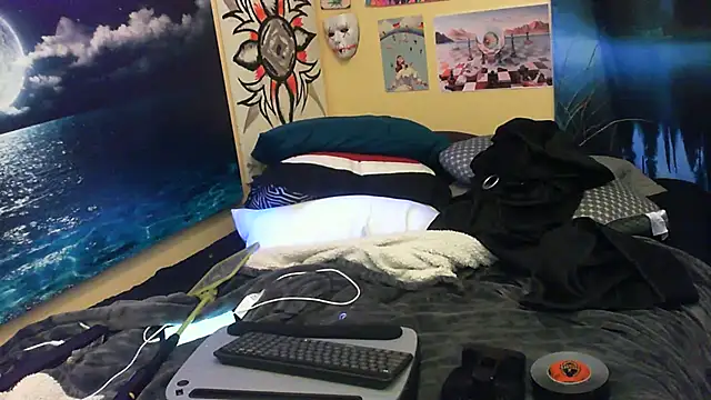Snapshot of Mic_Oxinner chatting on 06.14.26 Mic Oxinner online show from 06.14.26