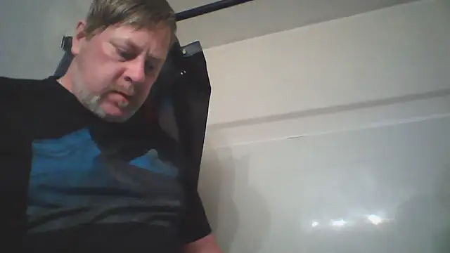 Snapshot of Mic_Oxinner chatting on 06.27.26 Mic Oxinner online show from 06.27.26