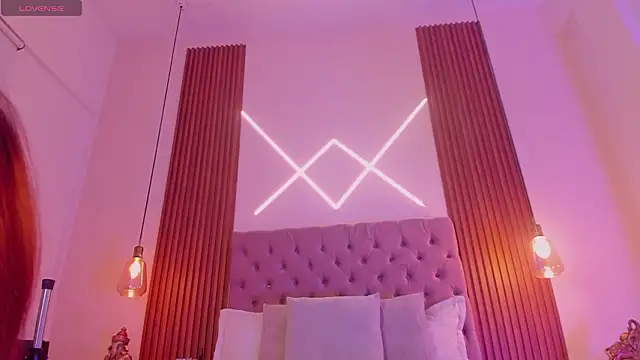 Sophia turneer online show from 02.12.26