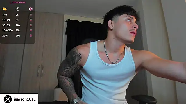 Snapshot of _joansoto chatting on 02.08.25 joansoto online show from 02.08.25