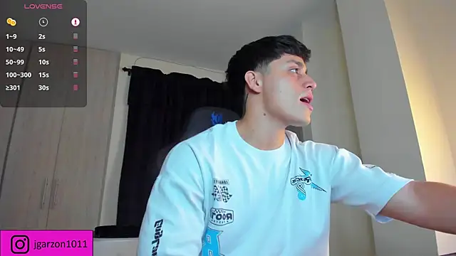 Snapshot of _joansoto chatting on 03.04.25 joansoto online show from 03.04.25