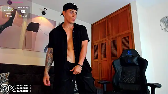 Snapshot of _joansoto chatting on 11.24.25 joansoto online show from 11.24.25