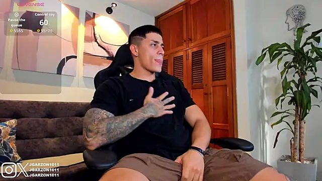 Snapshot of _joansoto chatting on 12.18.25 joansoto online show from 12.18.25